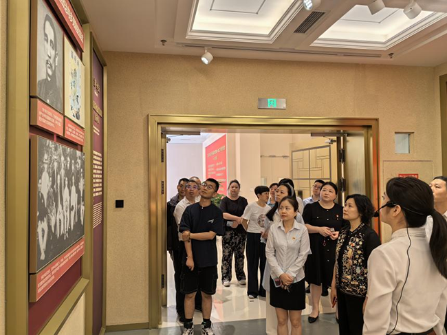 互学共鉴 共建共赢 携手共进 砥砺前行